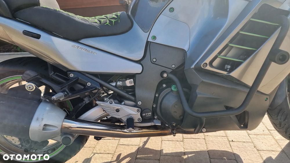 Kawasaki GTR - 24