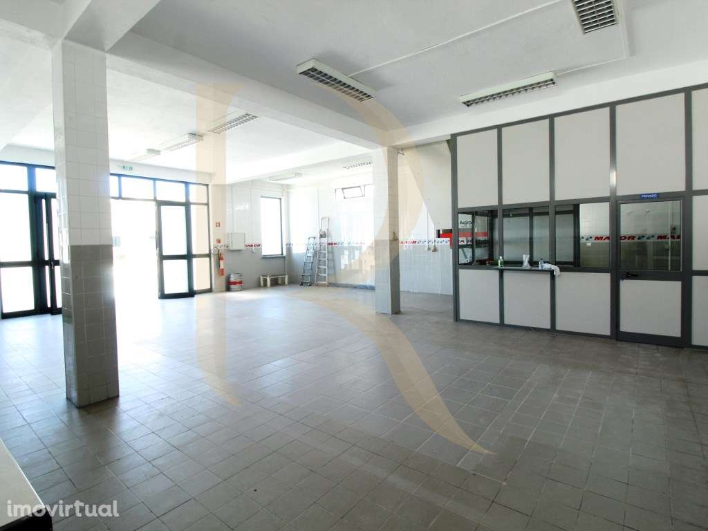 Armazém industrial isolado com logradouro em Fernão Ferro - Grande imagem: 2/13