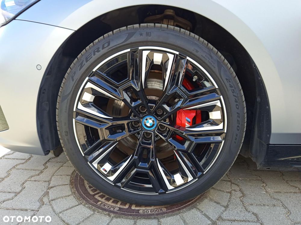 BMW i5 - 11