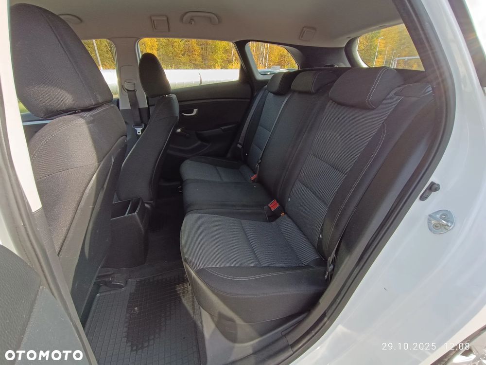 Hyundai i30 1.6 Classic + - 9