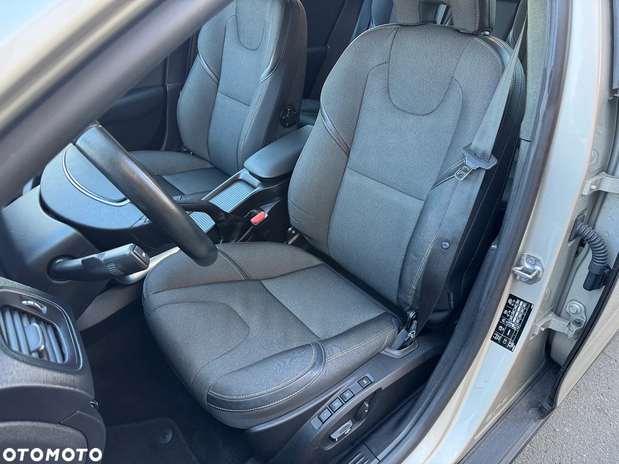 Volvo V40 Cross Country T3 Drive-E Momentum - 13