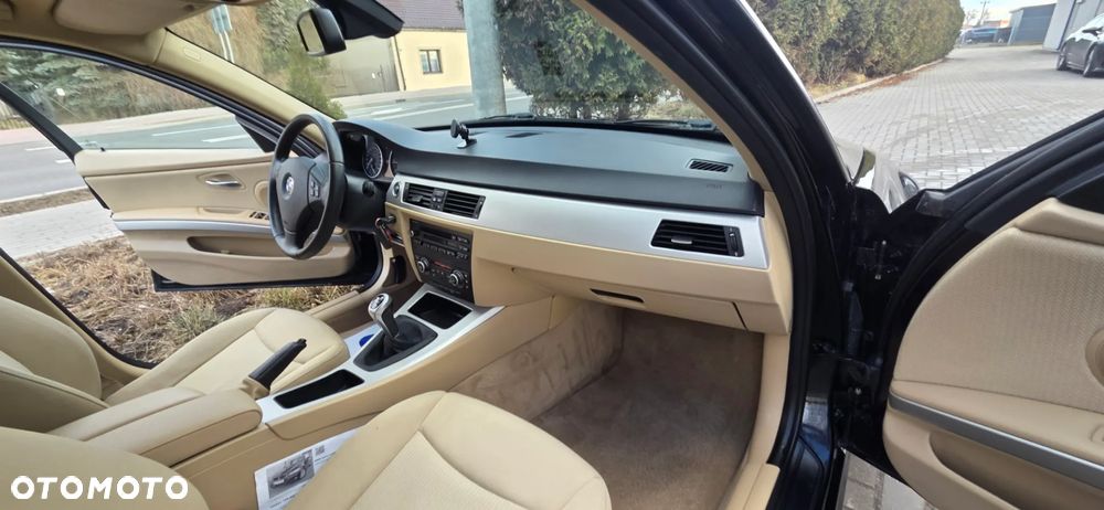 BMW Seria 3 318d DPF Edition Exclusive - 36