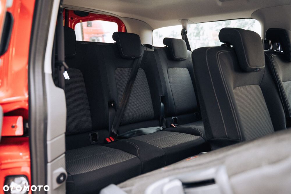 Volkswagen Caravelle - 11