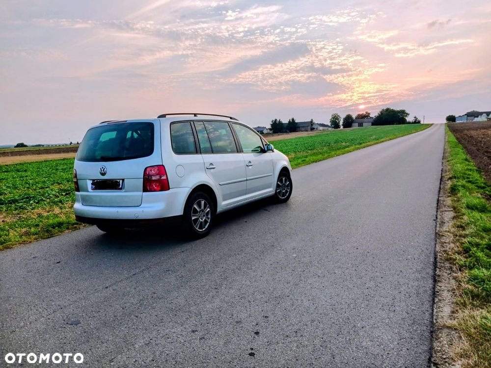 Volkswagen Touran - 2