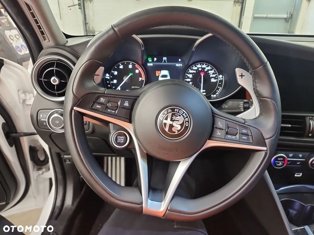 Alfa Romeo Giulia - 14