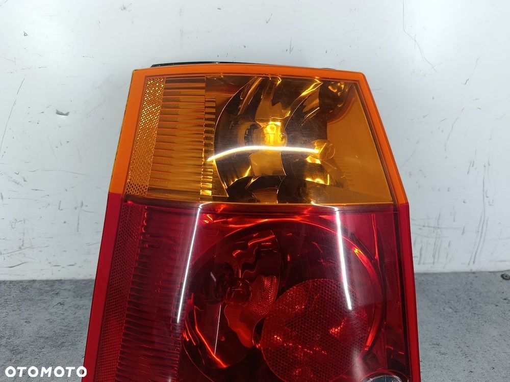 LAMPA TYLNA LEWA CHRYSLER PACIFICA I - 4