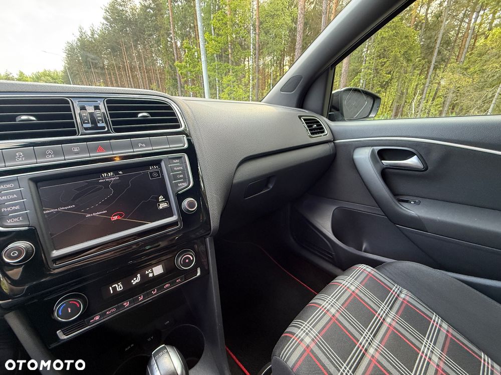 Volkswagen Polo 1.8 TSI (Blue Motion Technology) DSG GTI - 17