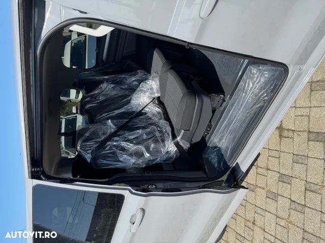 Volkswagen Caravelle - 7