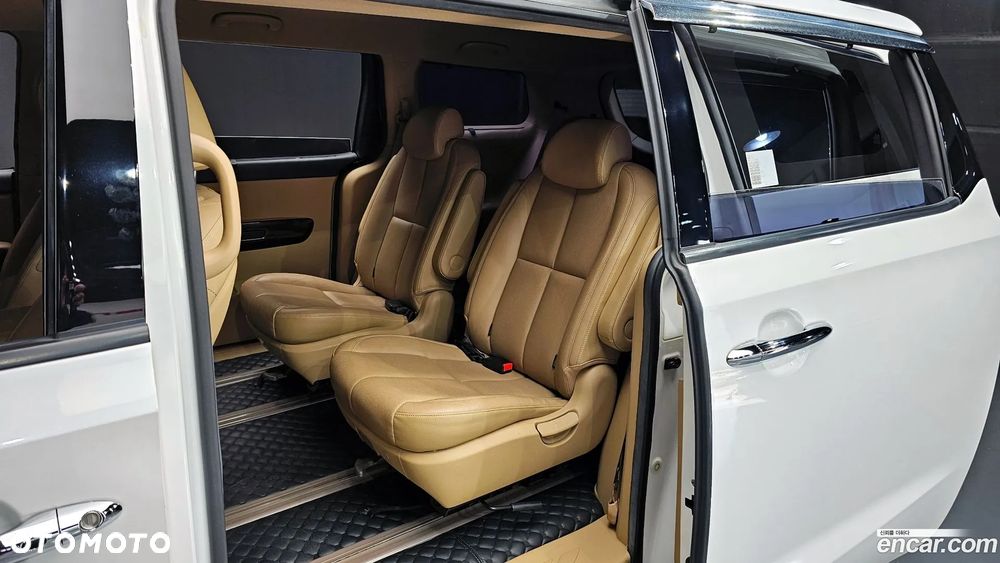 Kia Carnival - 16