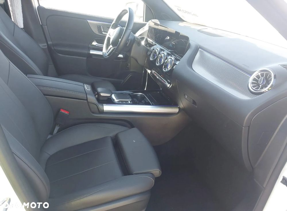 Mercedes-Benz GLA - 9