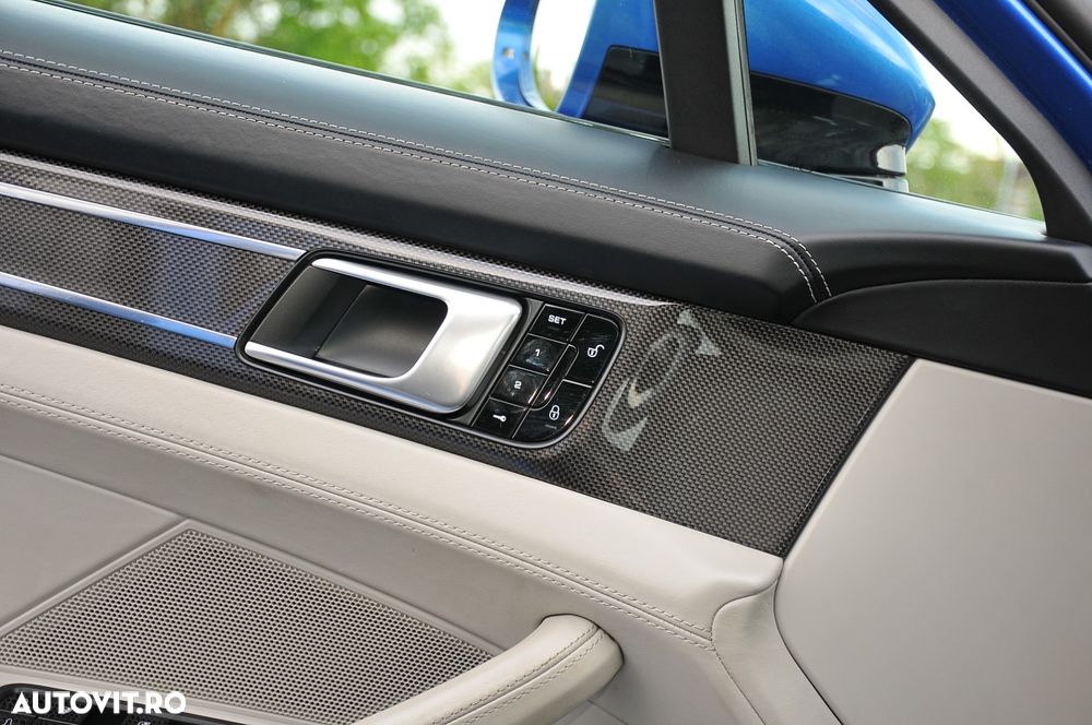 Porsche Panamera 4S Executive - 30