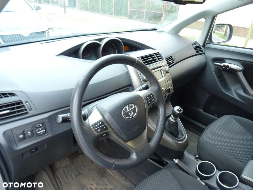 Toyota Verso 1.8 Prestige EU5 - 17