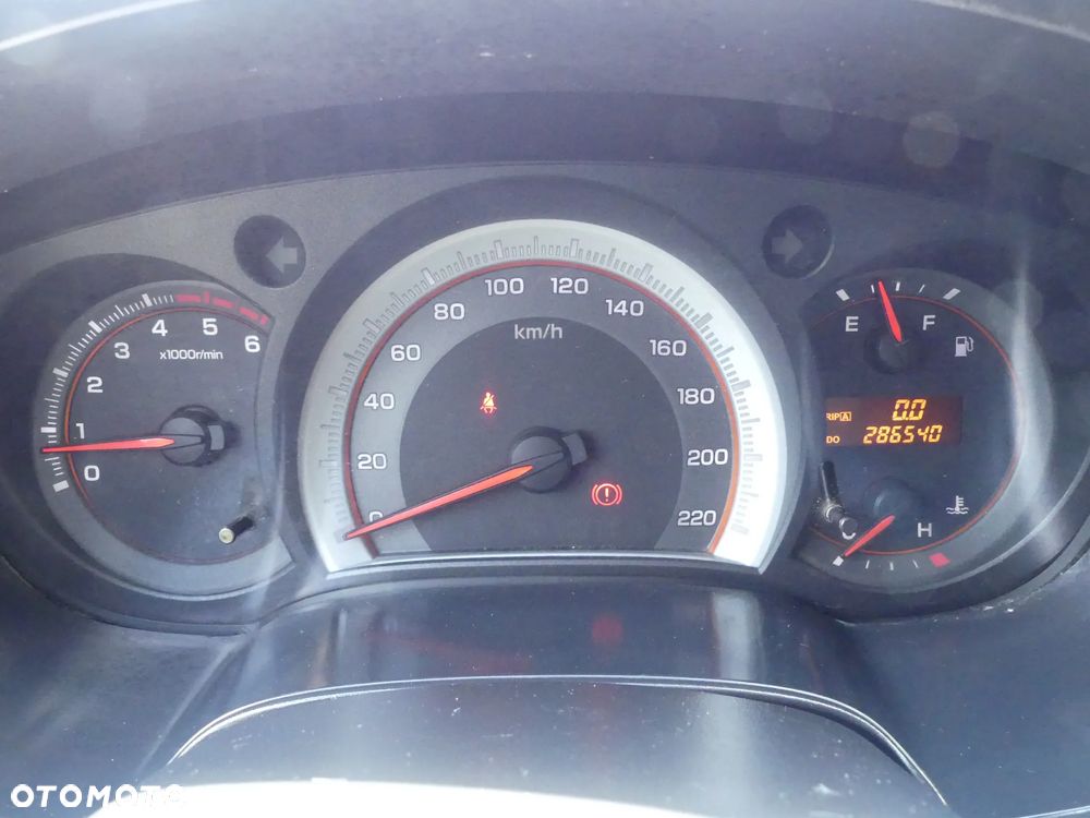 Isuzu D-Max 2.5d DC Custom - 7