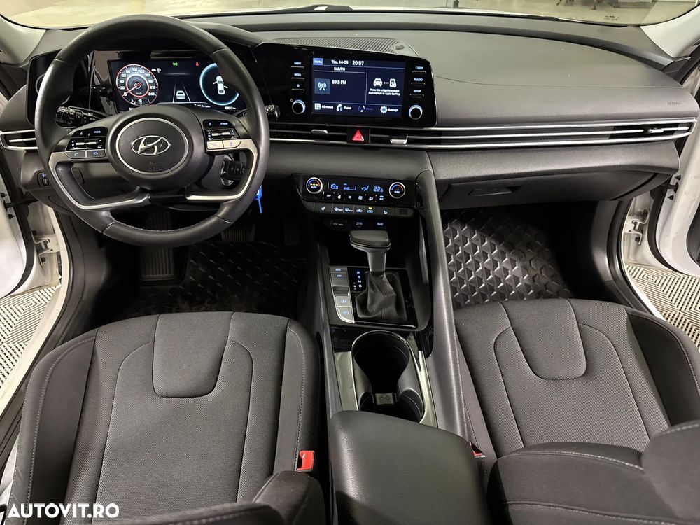 Hyundai Elantra - 10