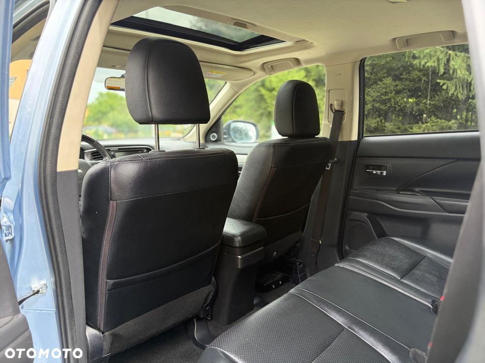 Mitsubishi Outlander - 22