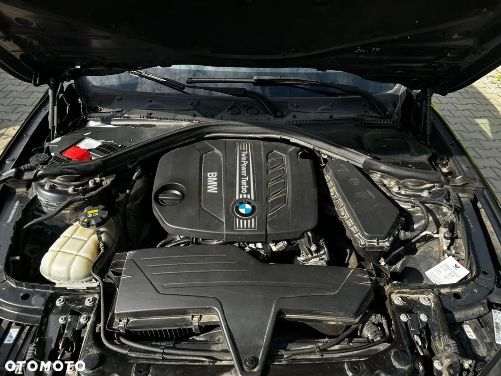 BMW Seria 3 318d Touring - 22