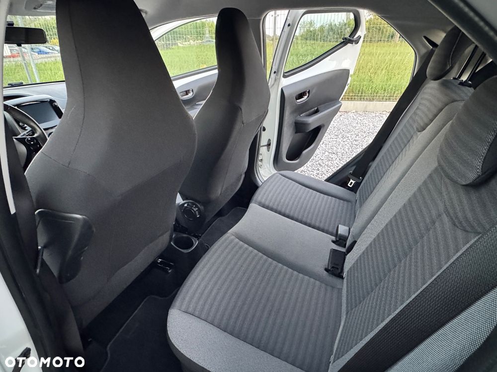 Toyota Aygo x.shift x-play connect - 27