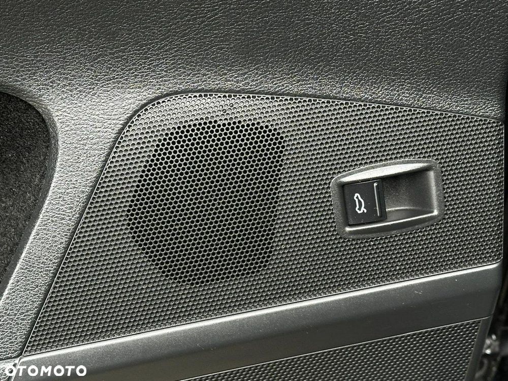 Volkswagen Passat 2.0 TDI DPF Highline - 31