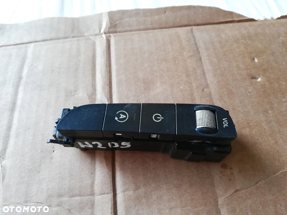 Mercedes W205 Przełącznik Panel Radia A2139050102 - 1