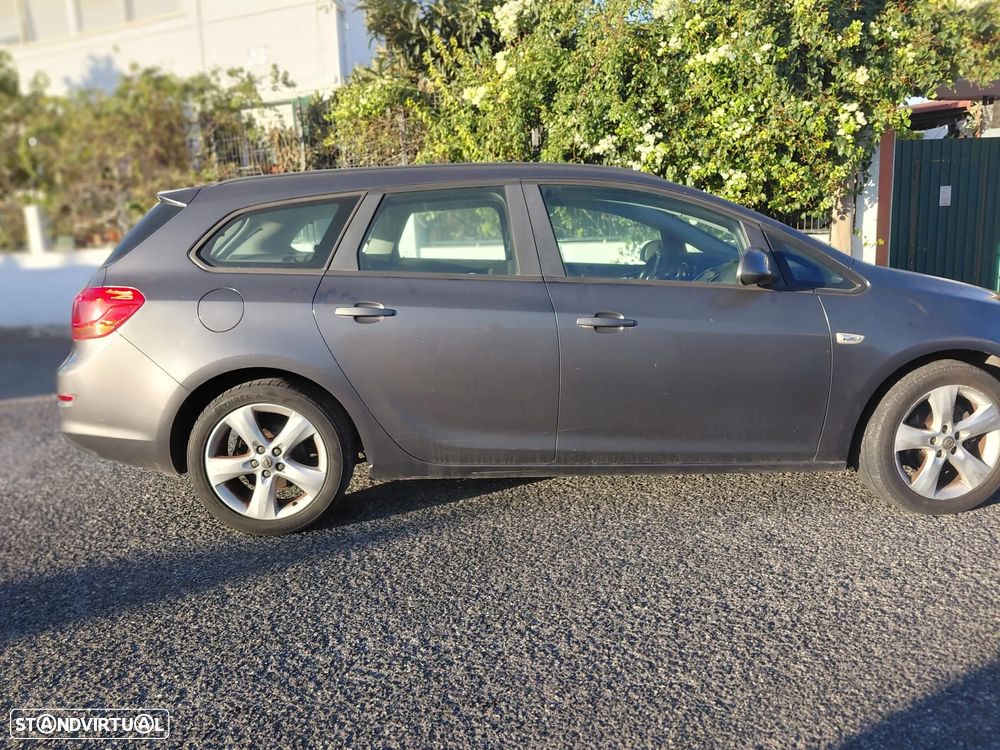 Opel Astra Sports Tourer - 14