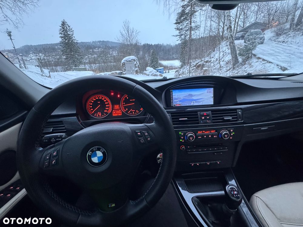 BMW Seria 3 330d xDrive - 32