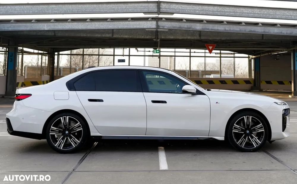 BMW Seria 7 740d xDrive MHEV - 8