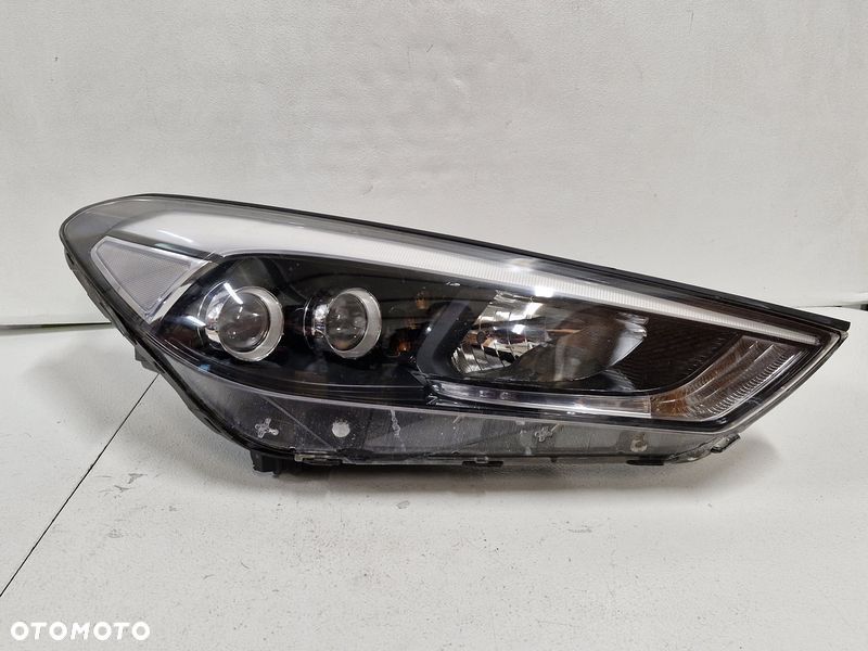 HYUNDAI TUCSON III LAMPA PRAWY PRZÓD PRAWA PRZEDNIA REFLEKTOR LED UK 92102-D7210 - 1