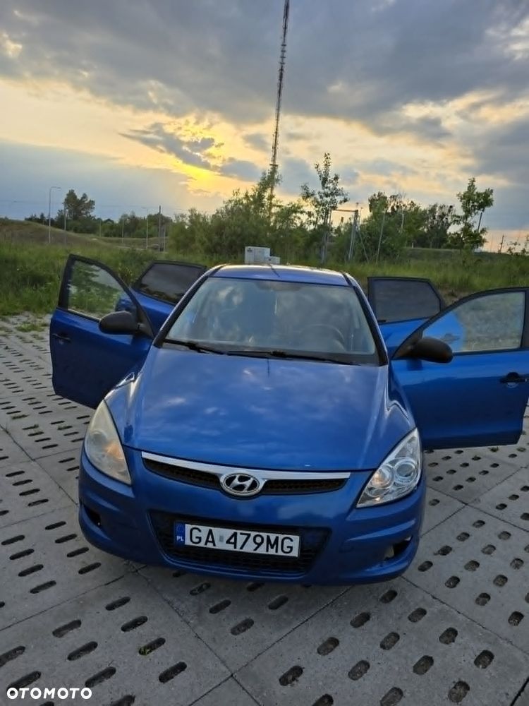 Hyundai i30 1.4 Base + - 17