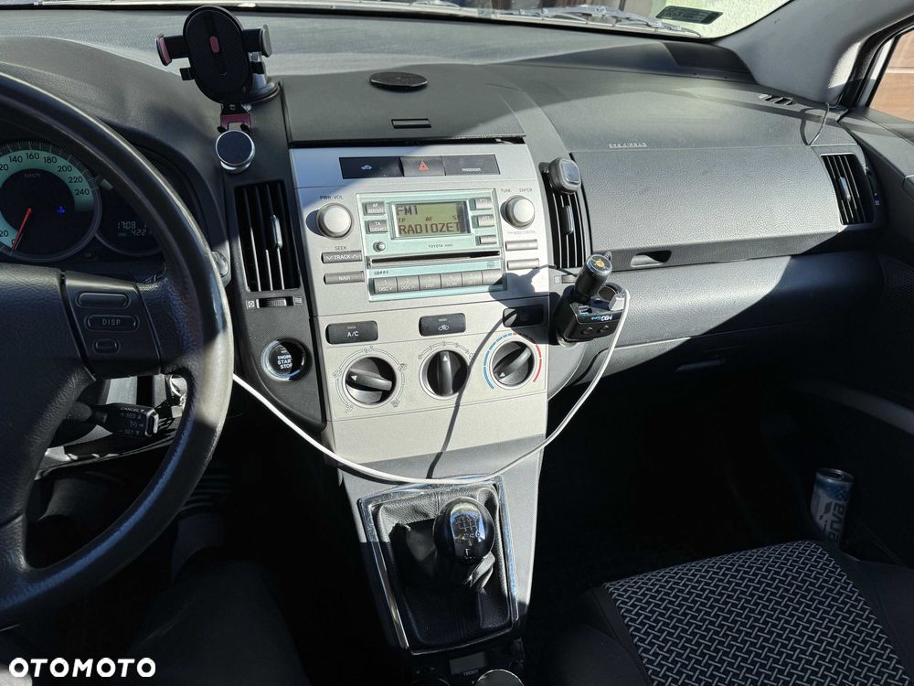 Toyota Corolla Verso - 5