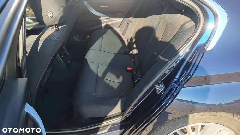 BMW Seria 3 328i Luxury Line - 8