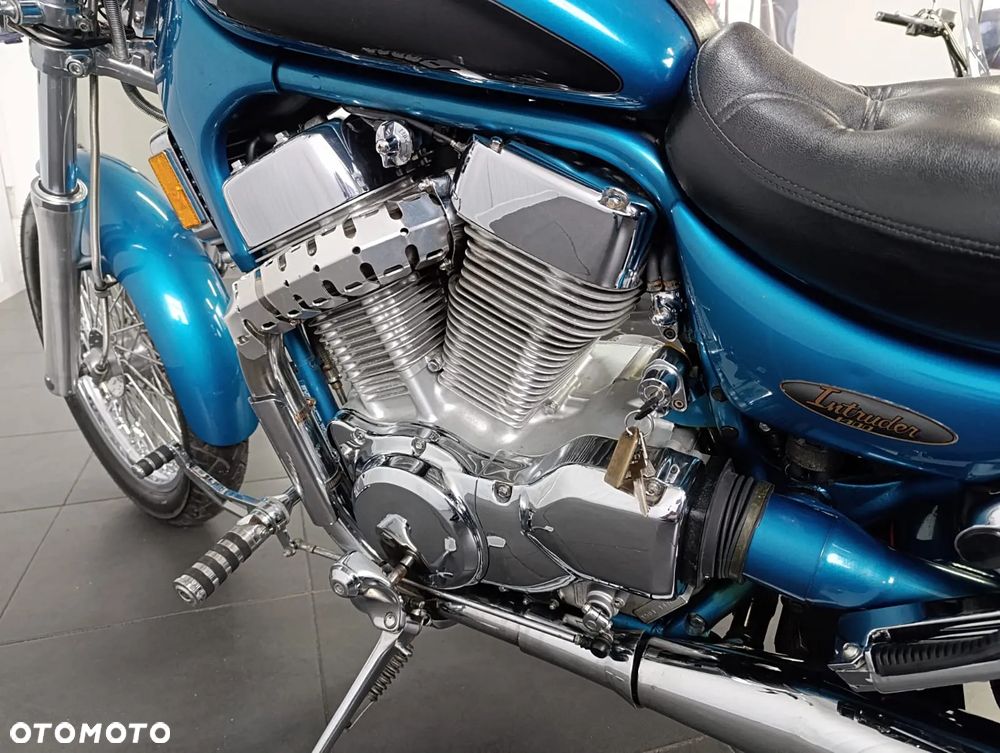 Suzuki Intruder - 14