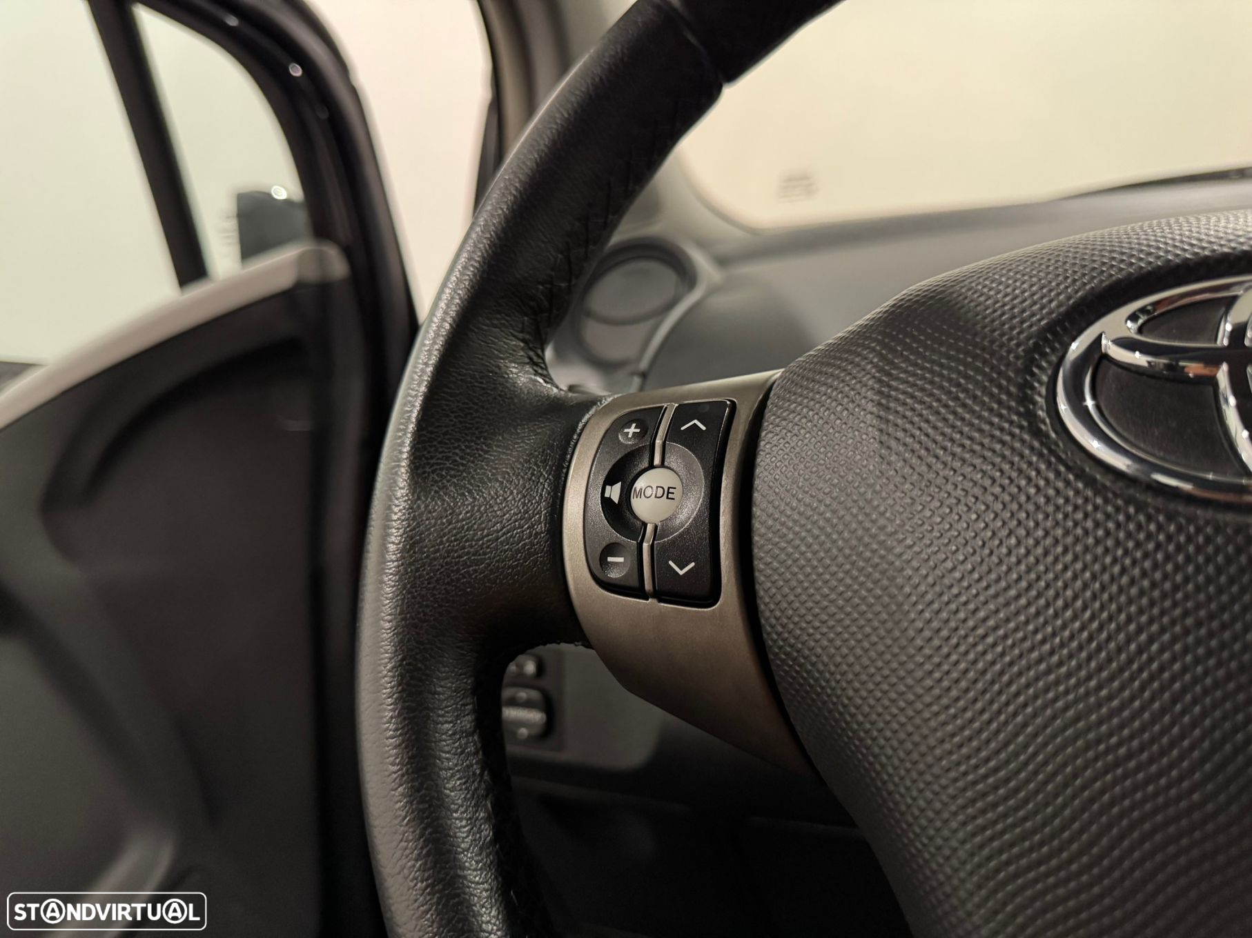 Toyota Yaris 1.0 VVT-i AC - 34