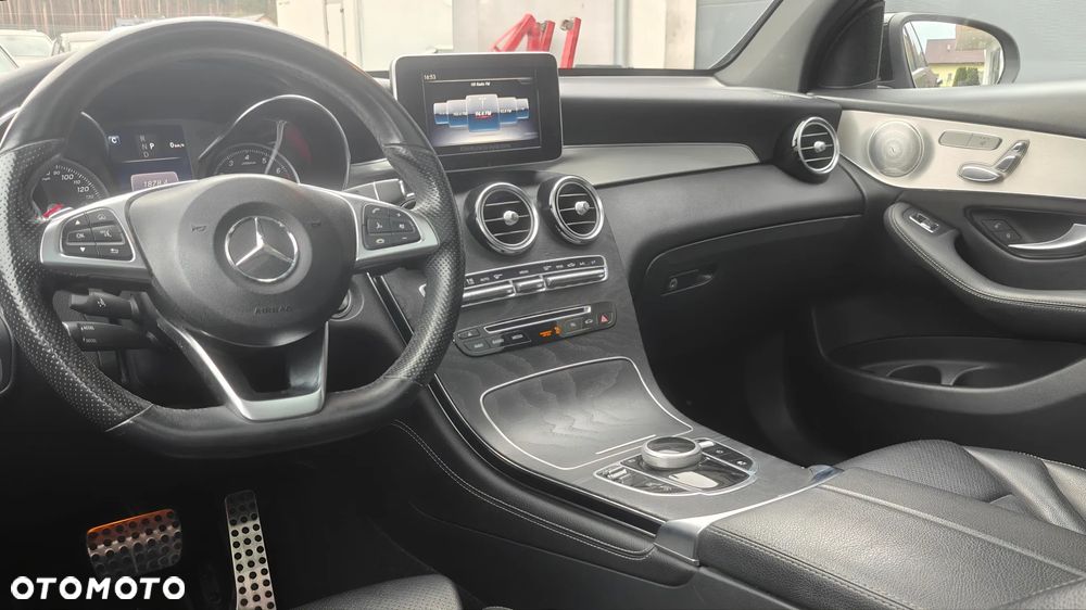 Mercedes-Benz GLC 300 4Matic 9G-TRONIC AMG Line - 24