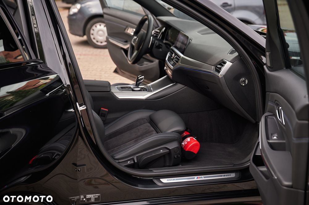 BMW Seria 3 320d xDrive M Sport Shadow - 26