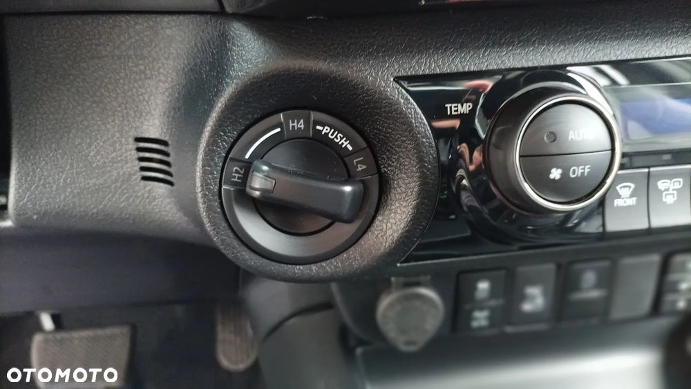 Toyota Hilux 2.8 D-4D mHEV Double Cab Invincible 4x4 - 17