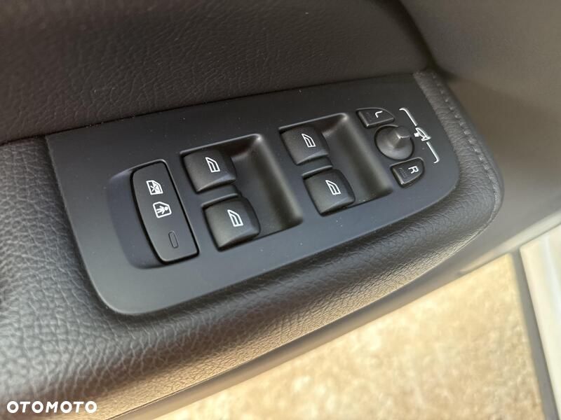 Volvo XC 60 D3 Momentum Pro - 12