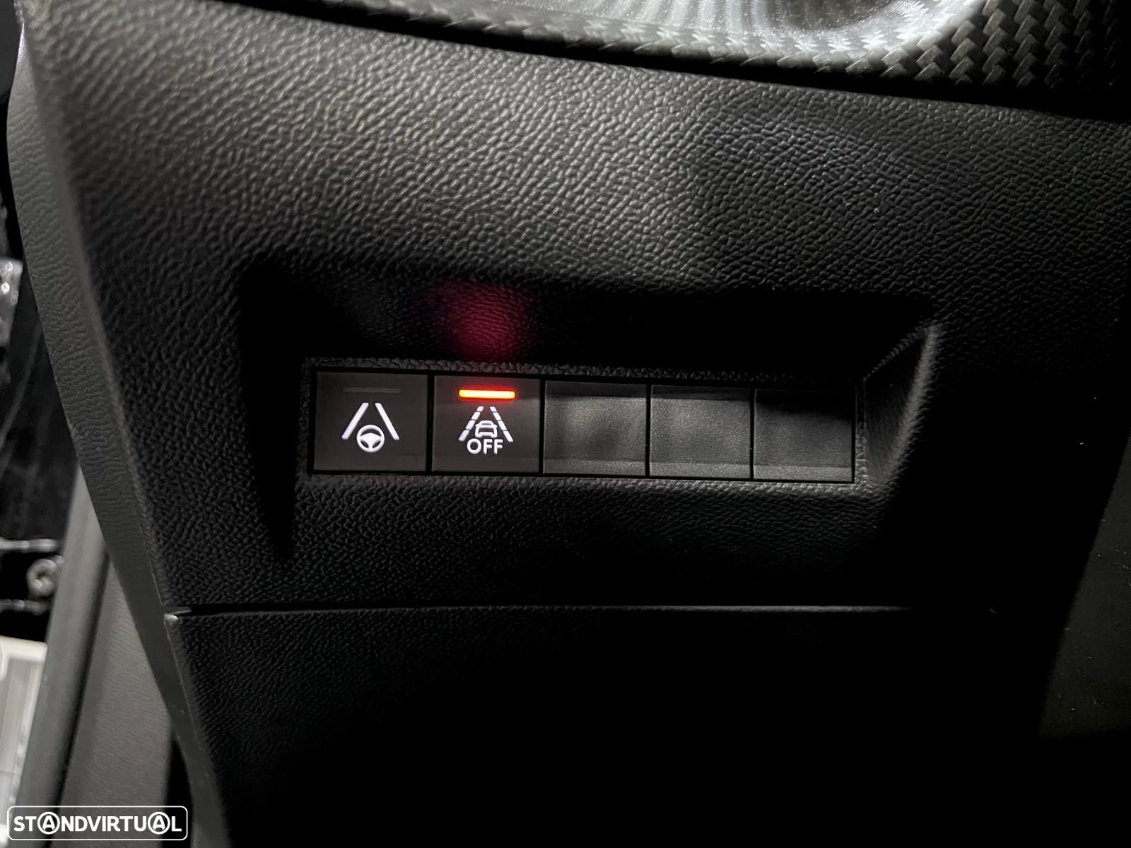 Peugeot e-2008 50 kWh GT - 35