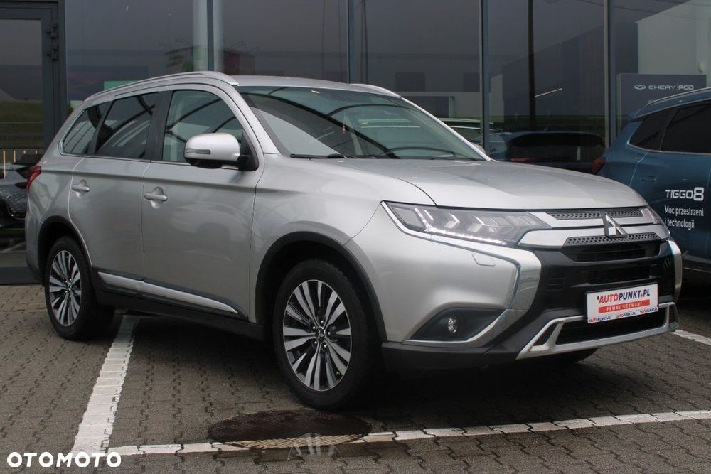 Mitsubishi Outlander - 2