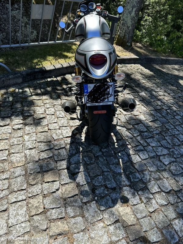 Norton Commando 961 Cafe Racer MKII - 4