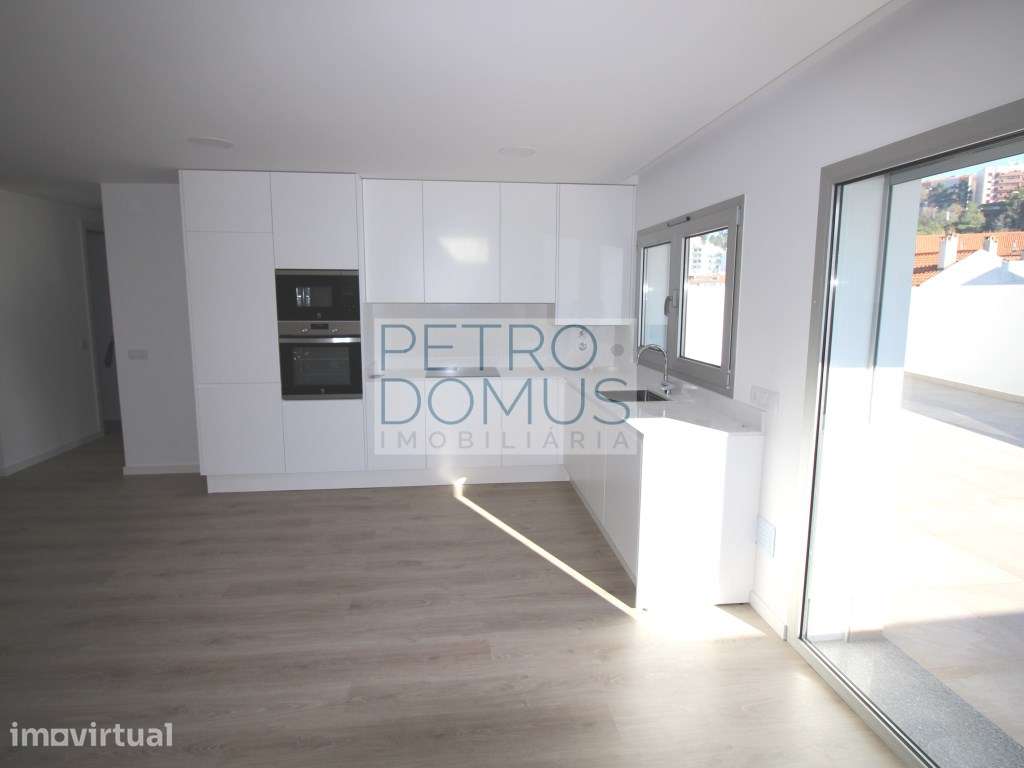APARTAMENTO T2 NOVO - CENTRO DE LEIRIA, COM TERRAÇO - Grande imagem: 2/13