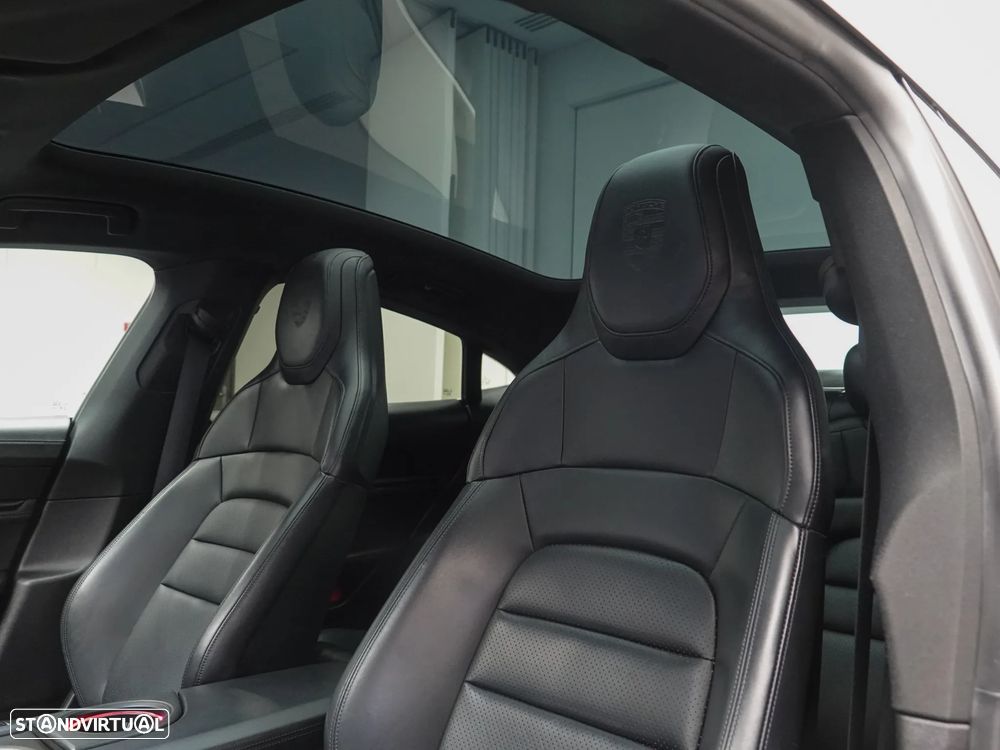 Porsche Taycan 4S - 32