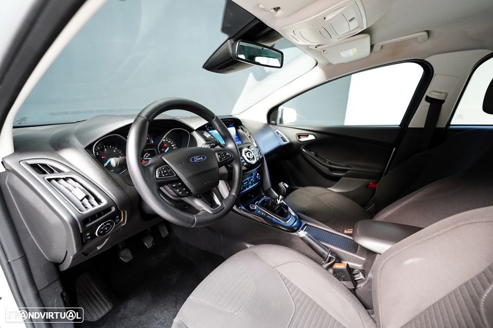 Ford Focus SW 1.5 TDCi EcoBlue Connected - 4