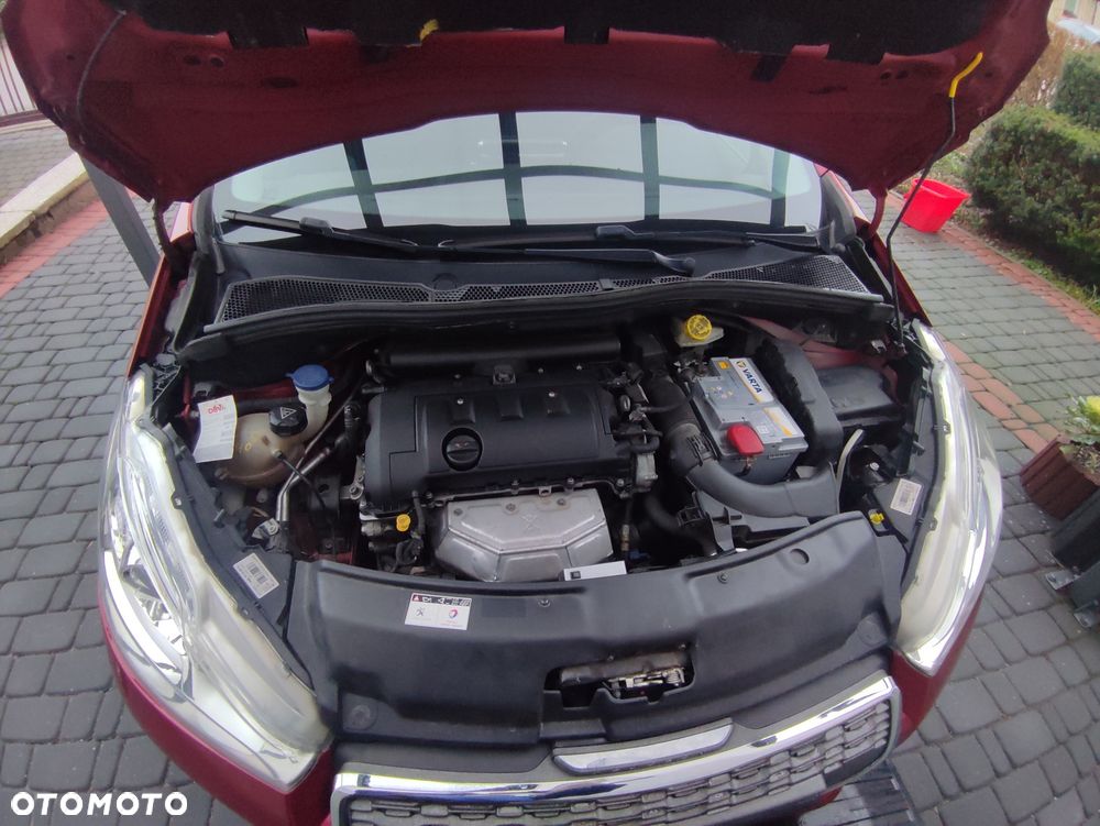 Peugeot 208 - 6
