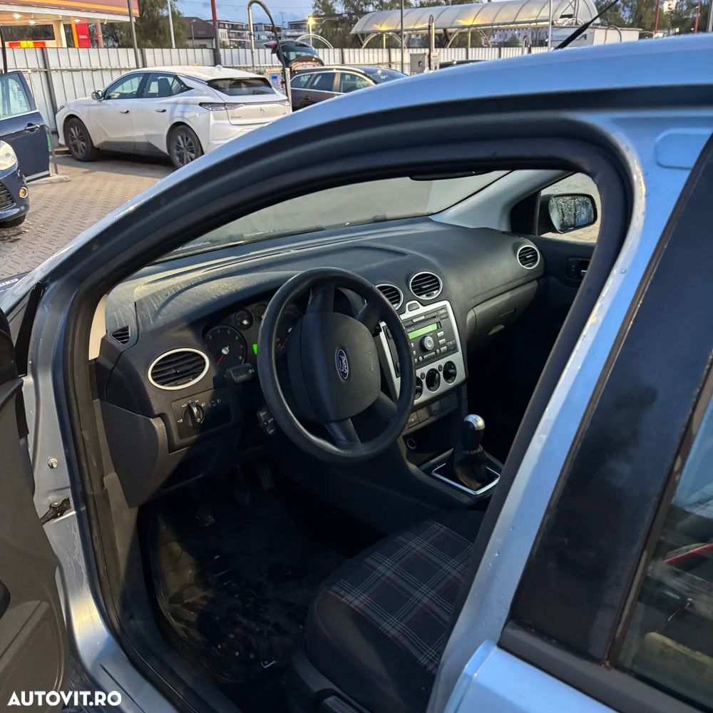 Ford Focus 1.6i 16V - 9
