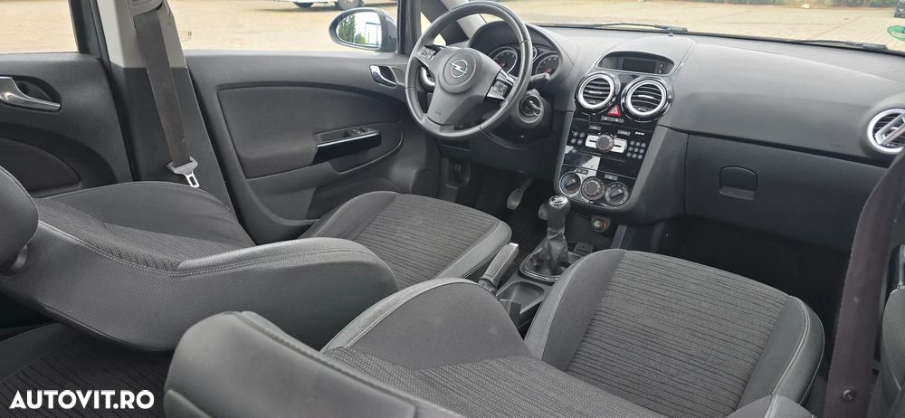 Opel Corsa 1.2 16V - 12
