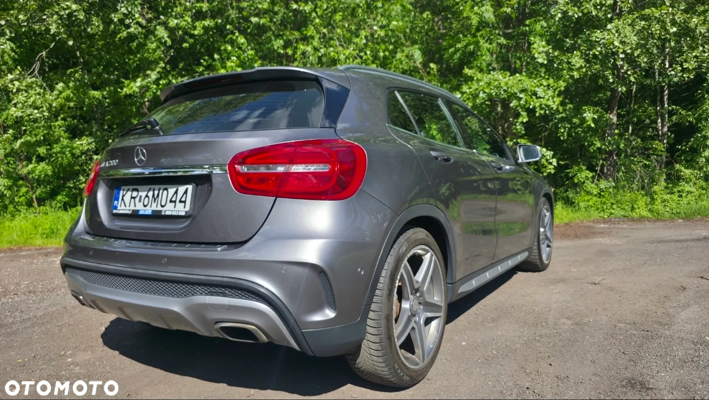 Mercedes-Benz GLA - 16