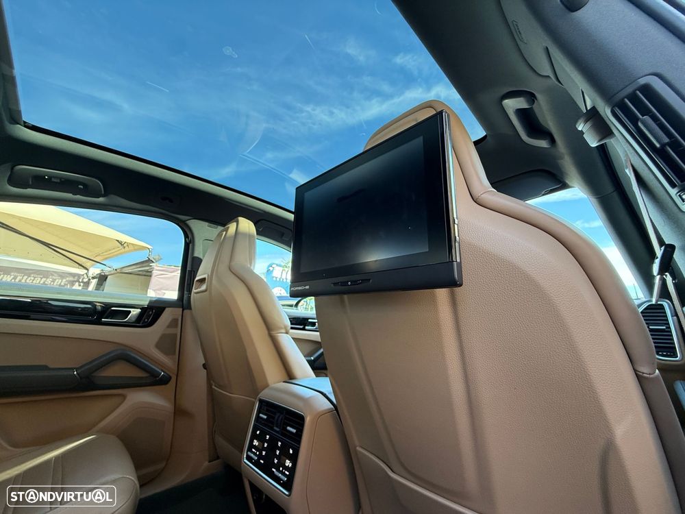 Porsche Cayenne Coupé E-Hybrid Platinum Edition - 38