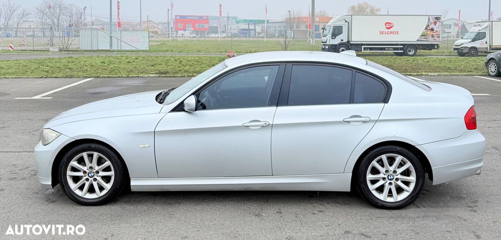 BMW Seria 3 320d DPF Touring Aut. Edition Fleet - 5