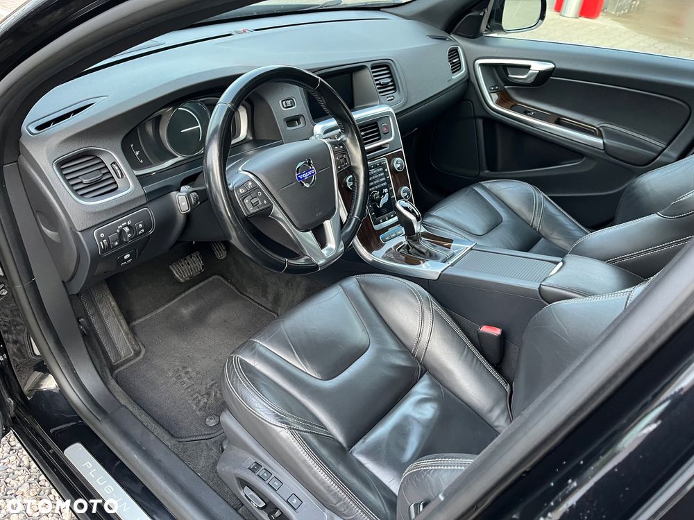 Volvo V60 D6 AWD Plug-in Hybrid R-Design Summum - 14