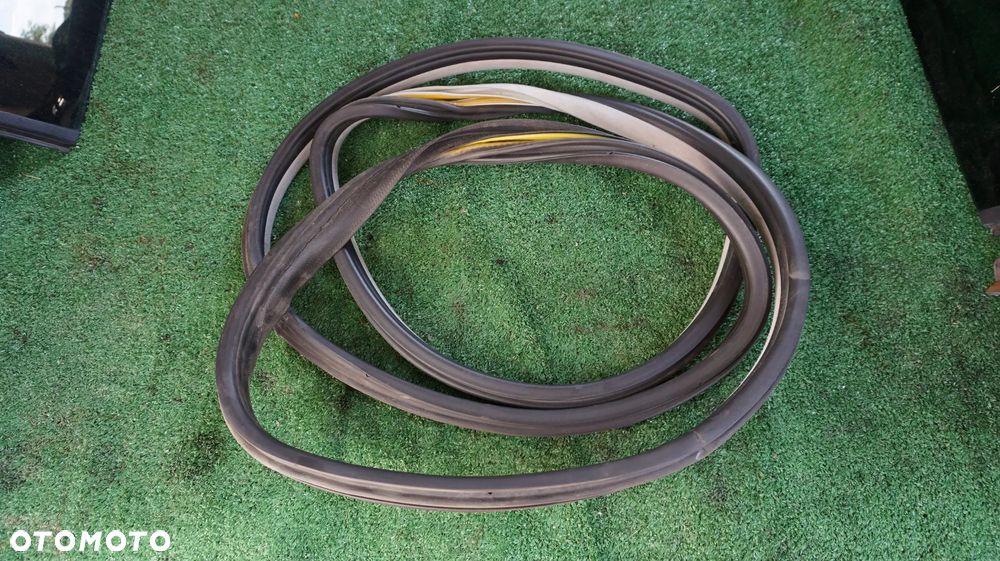 Seat Alhambra Sharan Galaxy MK1 LIFT 1.9 TDI uszczelka drzwi lewy przod - 1